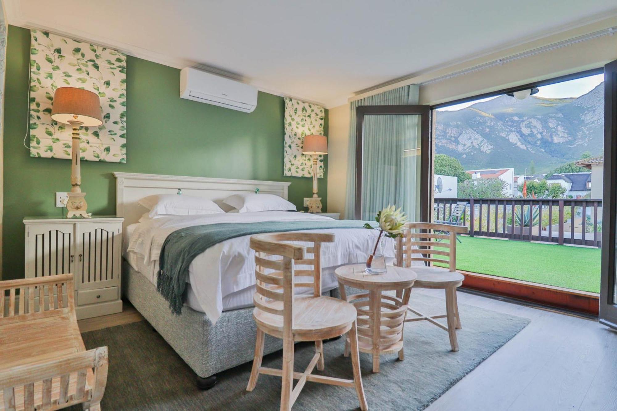 Luxury Mountain Facing Suite,1588056336:JPEG
